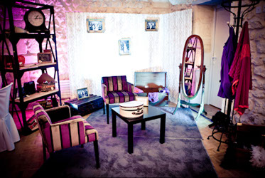 Décoration de salles très cosy dans des tons de violet