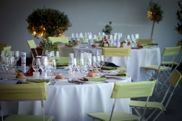 Décoration de table pour une évènement d'entreprise sur le thème du printemps