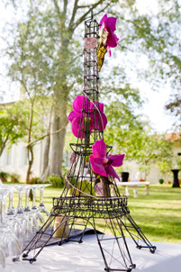 Tour Eiffel en métal décorée et fleurie